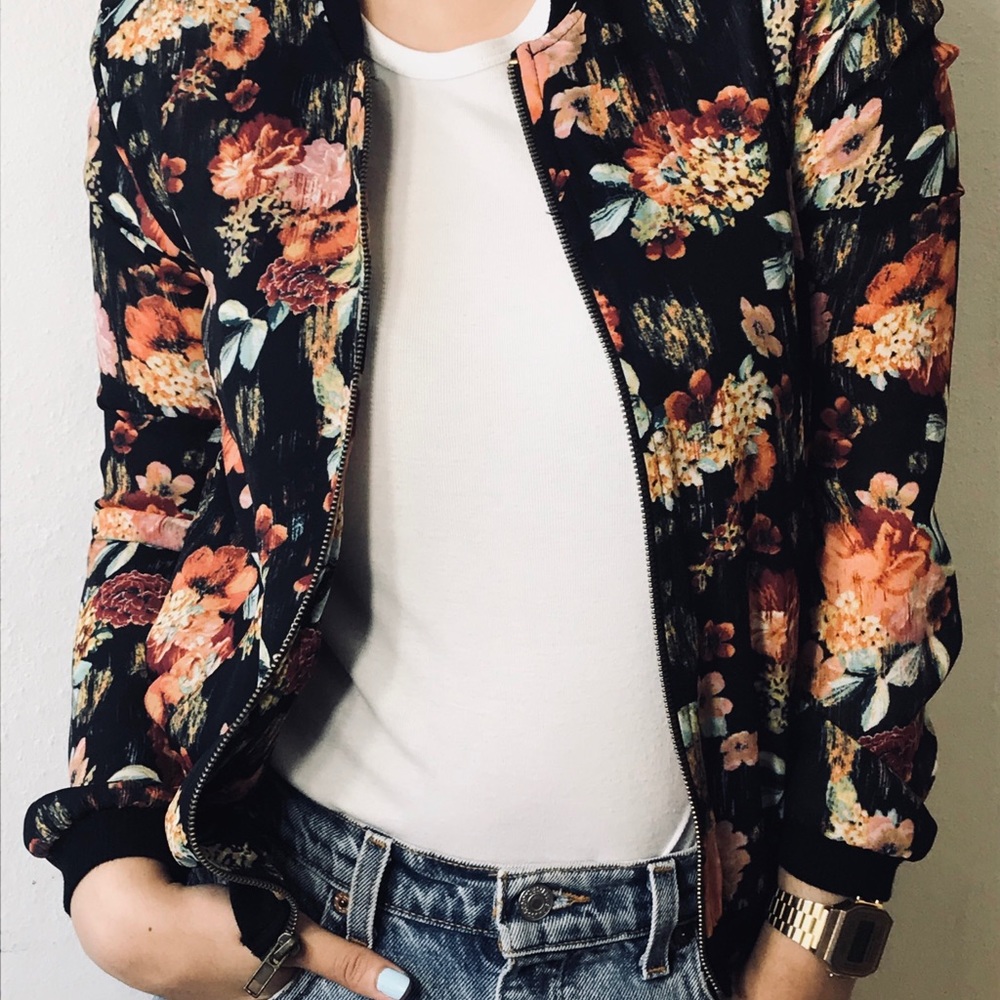 🌼American Rag Floral Bomber Jacket 🌼